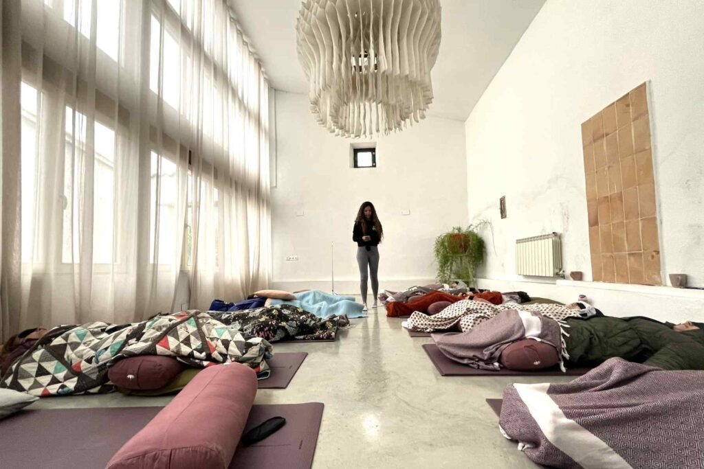 retiro de bienestar para mujeres en barcelona breathwork rumboati
