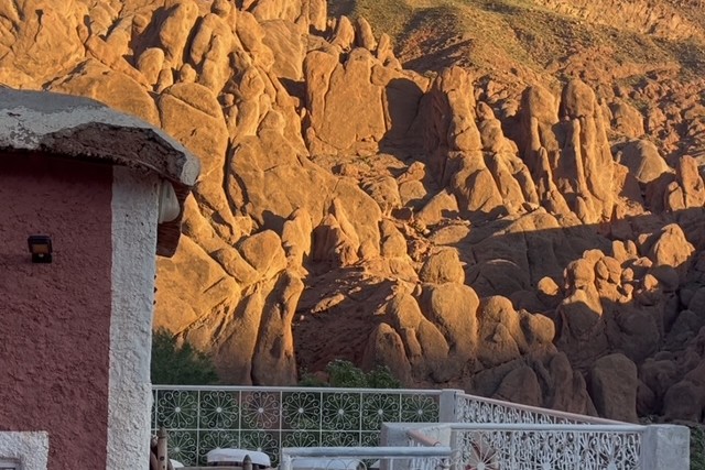 monkey fingers viajar a marruecos con mujeres