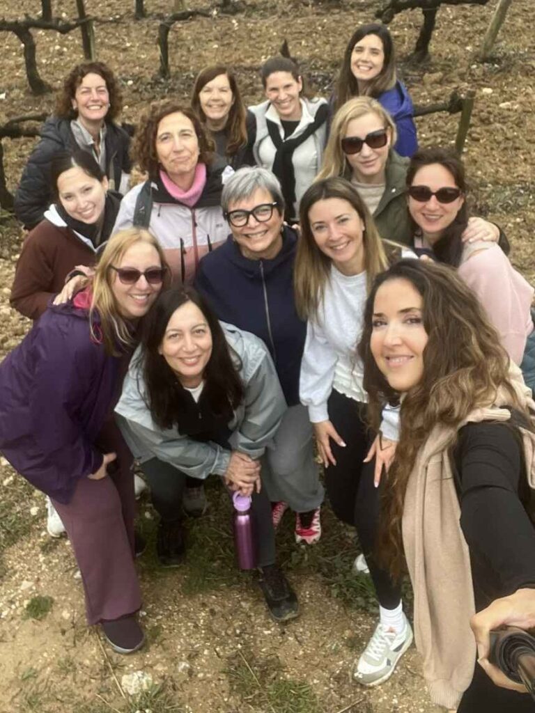 paseos al aire libre en un retiro para mujeres